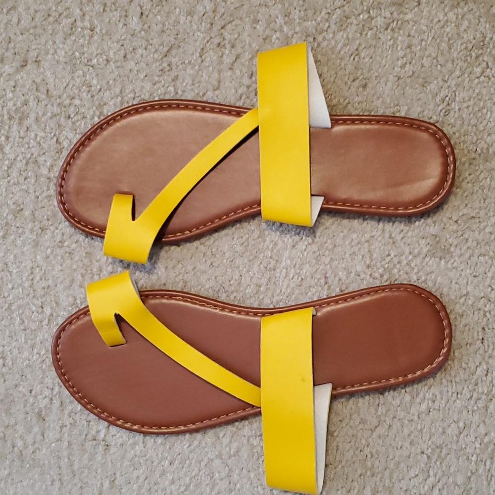 NWT Sandals